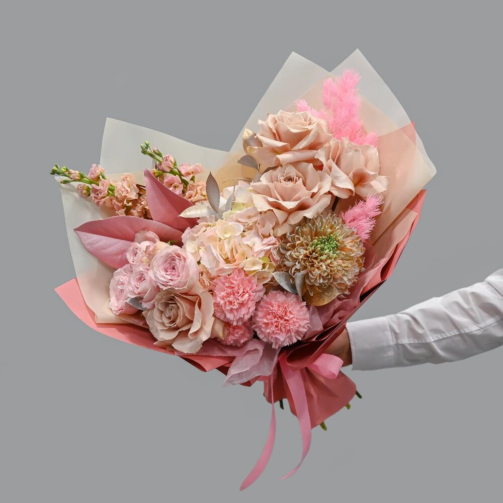 Букет из французской розы и гортензии