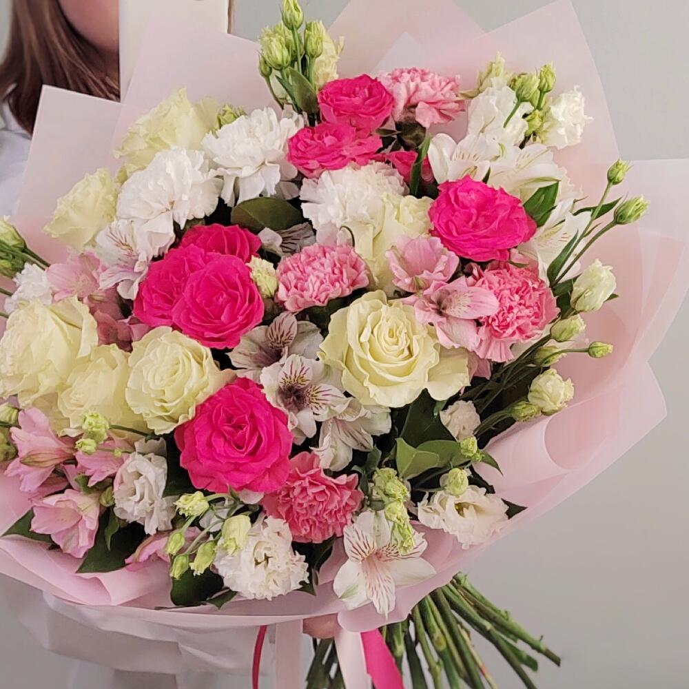 альстромерией и эустомой альстромерией и эустомой